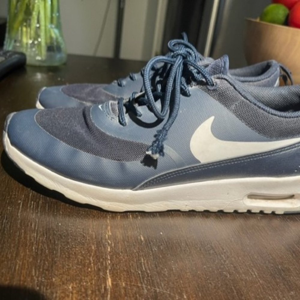 Nike Thea